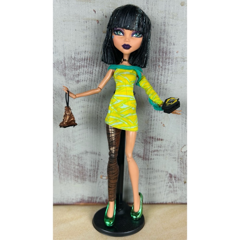 Monster High Cleo de Nile Dawn of the Dance Doll Black Elastics